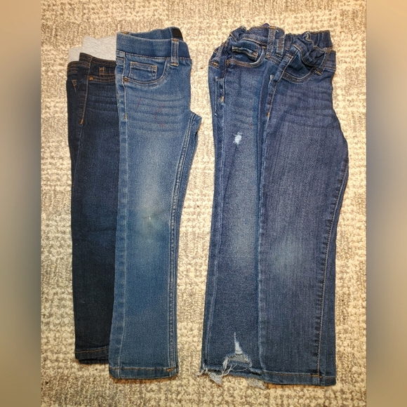 4 Pair of Toddler Girl Jeans - Picture 2 of 9